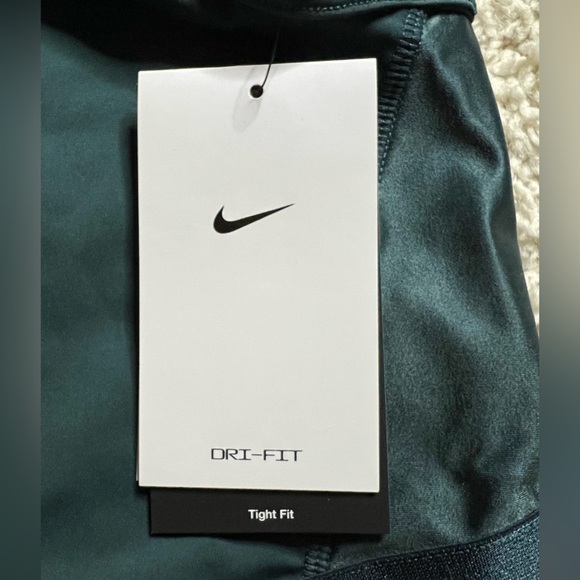 Women’s Size XS Nike Pro Dark Green Sports Bra NWT - Picture 3 of 6